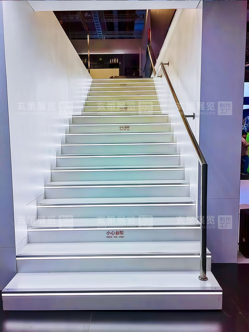 橡塑展-伊之密展台楼梯效果